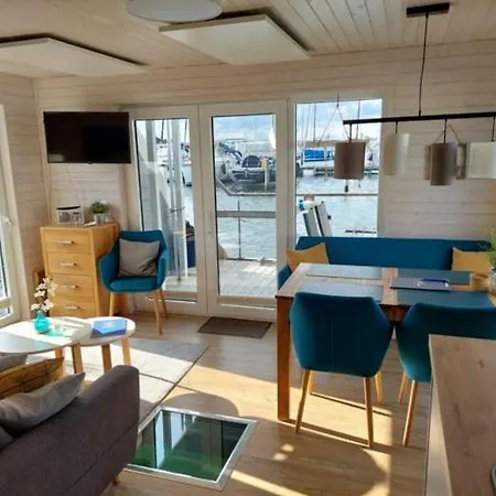 Hausboot Hecht Mit Dachterrasse In Marina Minde, Daenemark Prázdninový dům Egernsund